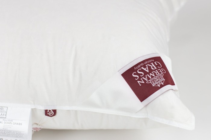 Подушка ROYAL DOWN GRASS средняя 50х68