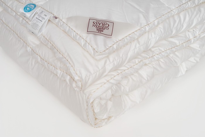 Одеяло KING DOWN GRASS всесезонное с бортиком 200х200