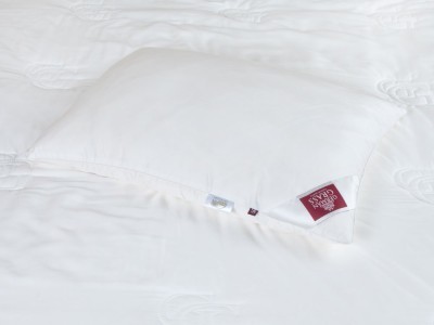 Подушка шелк Luxury Silk Grass (70 х 70) мягкая