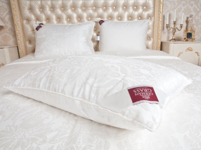 Подушка шелк Fly Silk Grass (70 x 70) Средняя