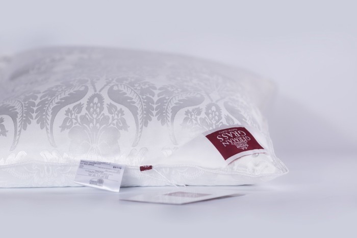 Подушка шелк Fly Silk Grass (70 x 70) Средняя