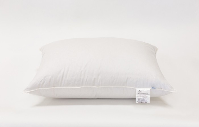 Подушка 5 STARS FAMILIE DOWN средняя 68х68