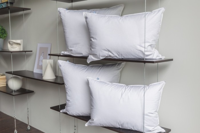 Подушка 5 STARS FAMILIE DOWN средняя 68х68