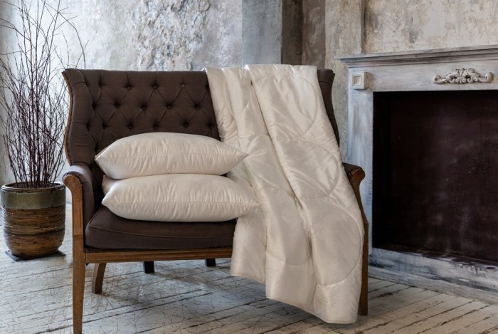 Подушка SILK FAMILIE BIO регулируемая 68х68