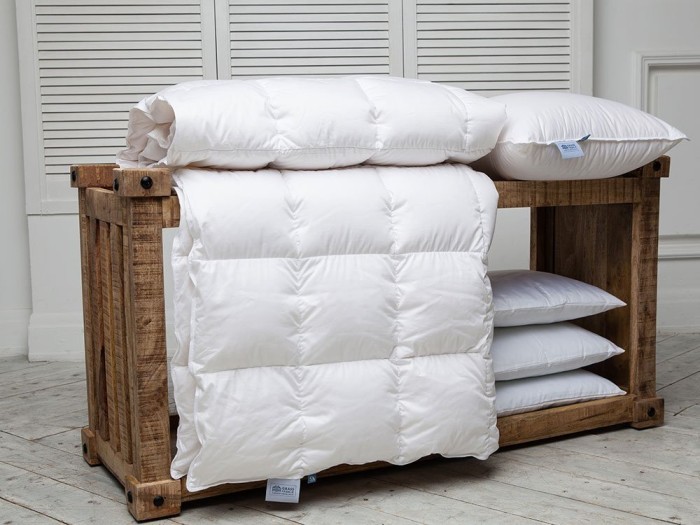 Подушка White Familie Down 68х68 средняя