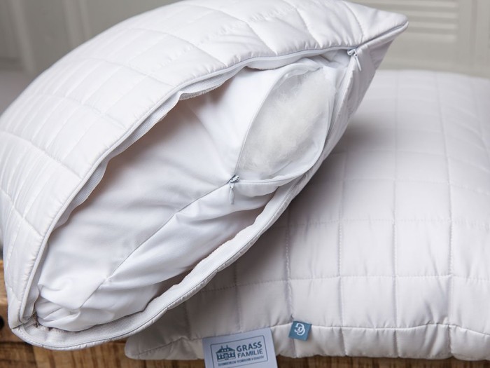 Подушка стеганная на молнии German Grass CAMEL FAMILIE WOOL 68 х 68 см.